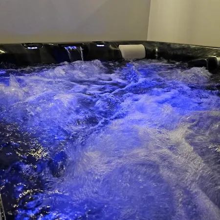 펜션 Longere Avec Jacuzzi Interieur Couesmes-vauce