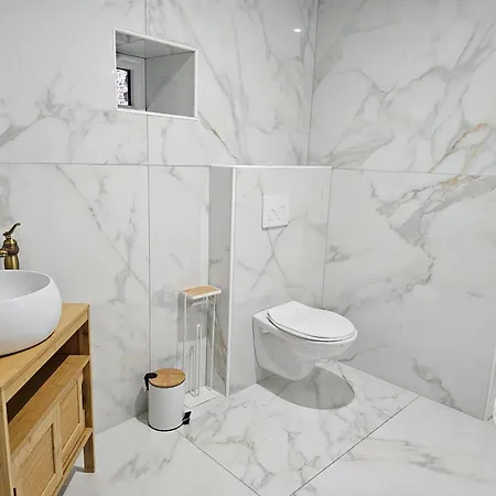 펜션 Longere Avec Jacuzzi Interieur *