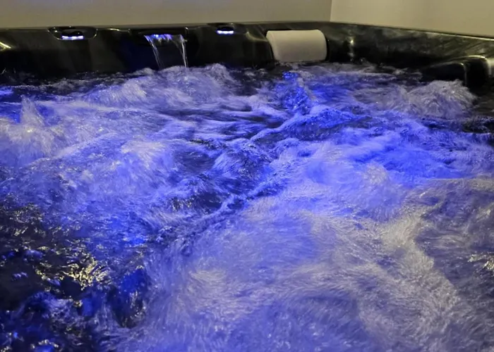 בית נופש Longere Avec Jacuzzi Interieur Couesmes-vauce