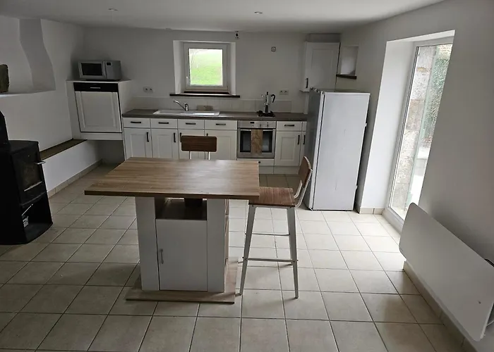 Longere Avec Jacuzzi Interieur בית נופש